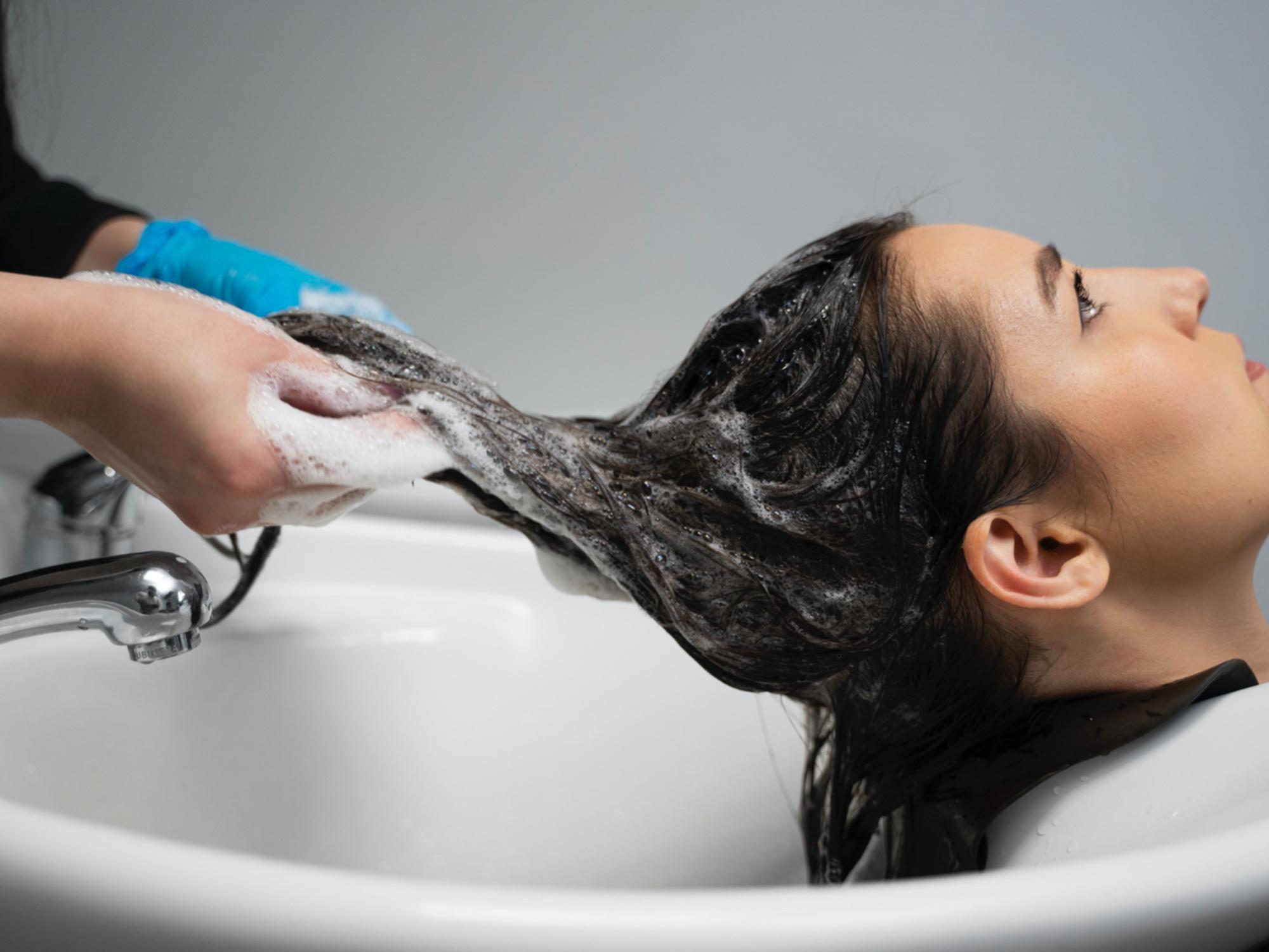 洗頭並不能完全清除頭皮污垢，頭皮需要定期深層清潔護理